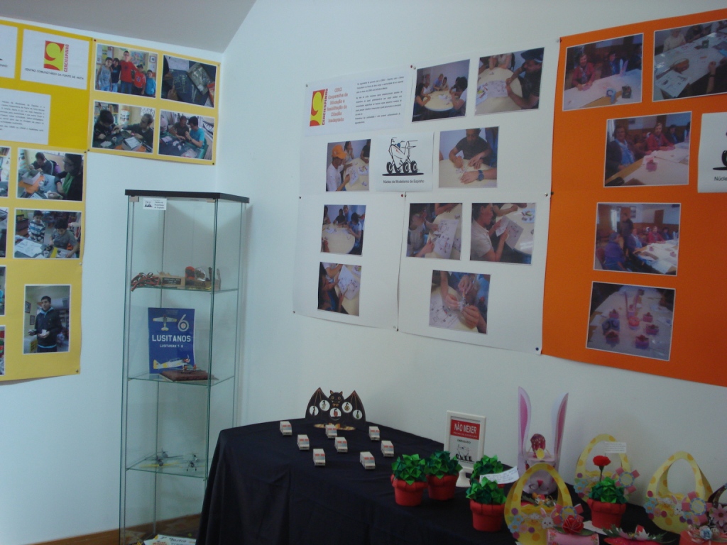 Trabalhos de modelismo realizados pelos clientes de Centro de Atividades Ocupacionais e Centro Comunitário